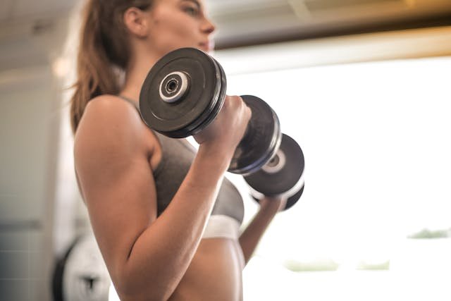 Como montar um treino de braço feminino